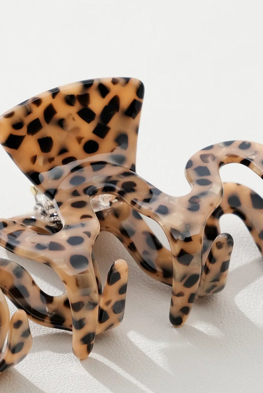 adorro Esme Wavy Large Claw Clip - Fleur-De-Lis Boutique
