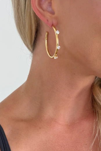 Chansutt Pearls Willow Hoop - Fleur-De-Lis Boutique