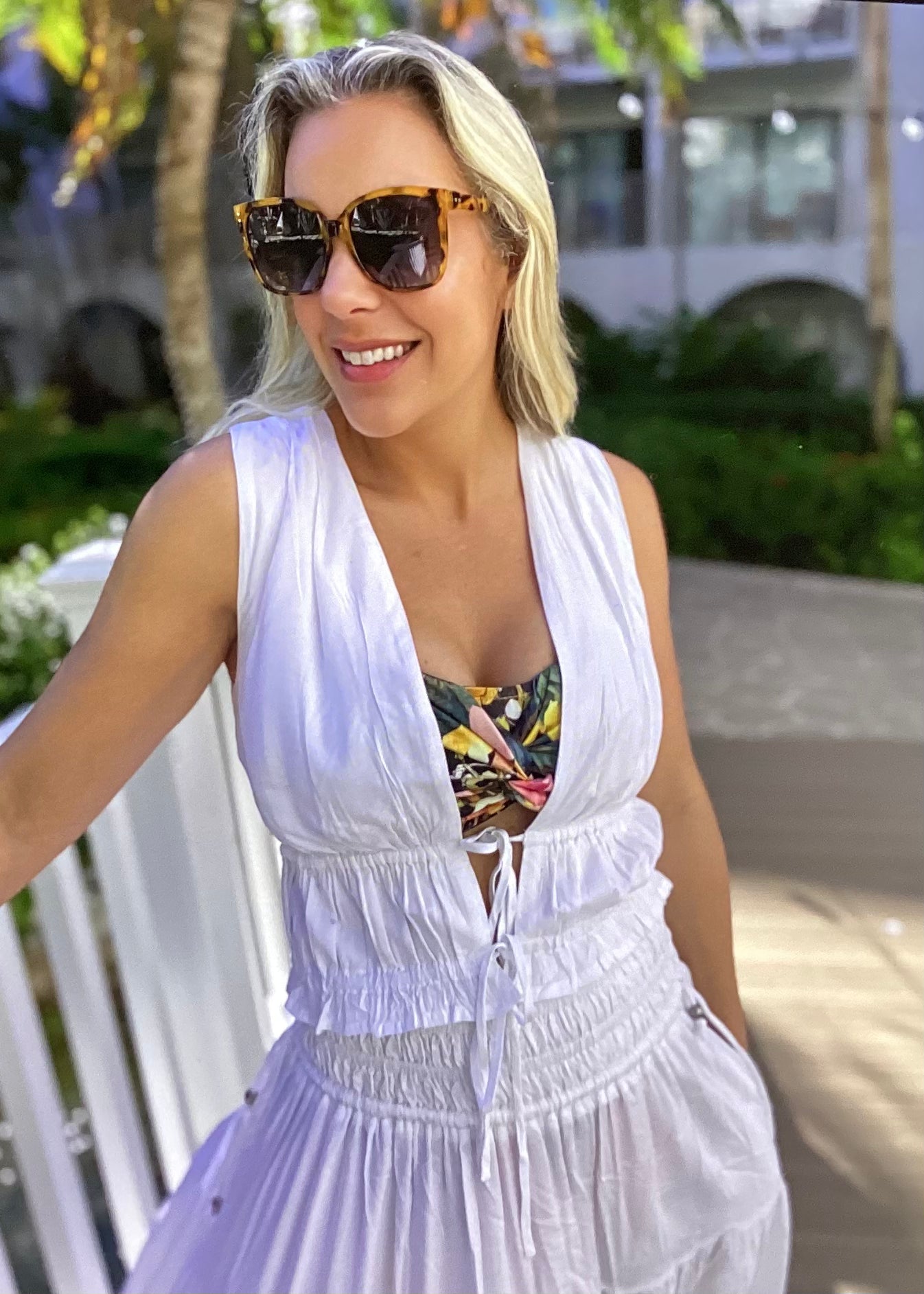 Elan sleeveless fly away white top