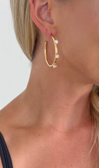 Chansutt Pearls Willow Hoop - Fleur-De-Lis Boutique